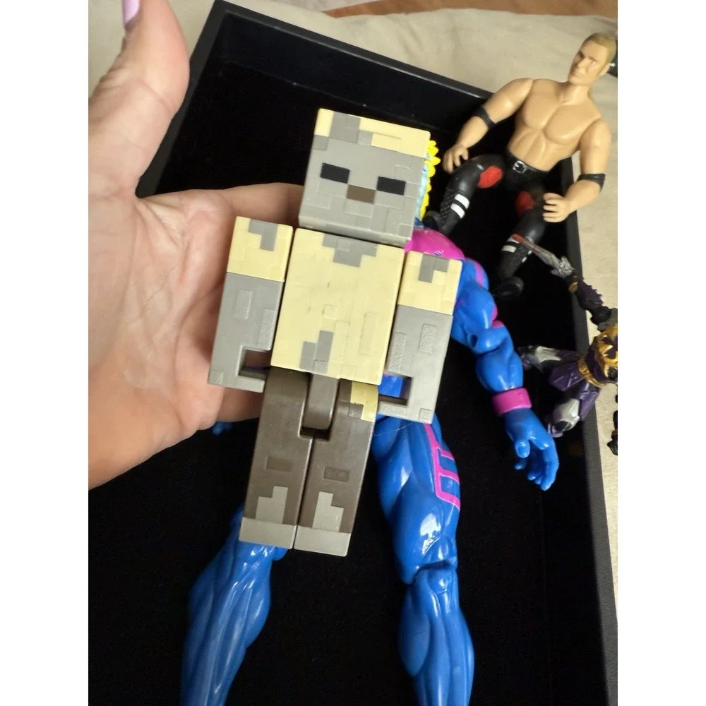 Action Figure Lot. One Price Takes‎ All. 4078